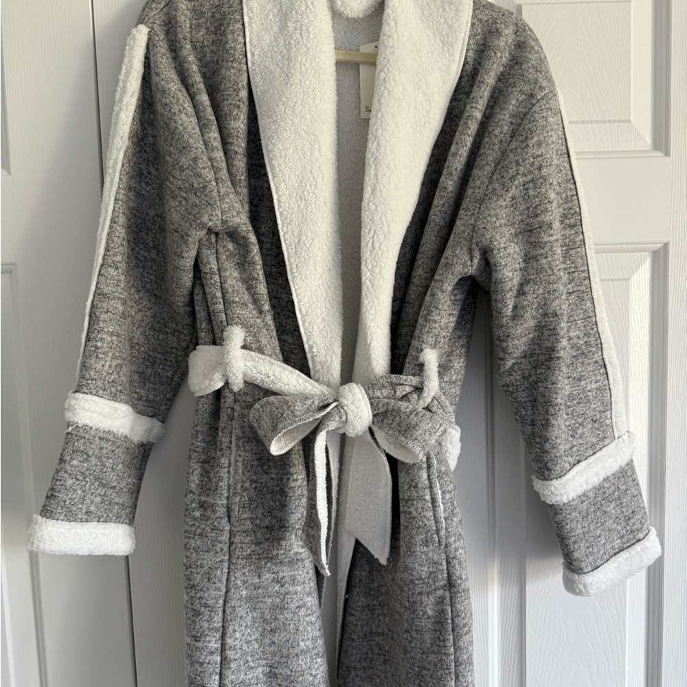 Splendid Cozy White Fleece Garment - NWT